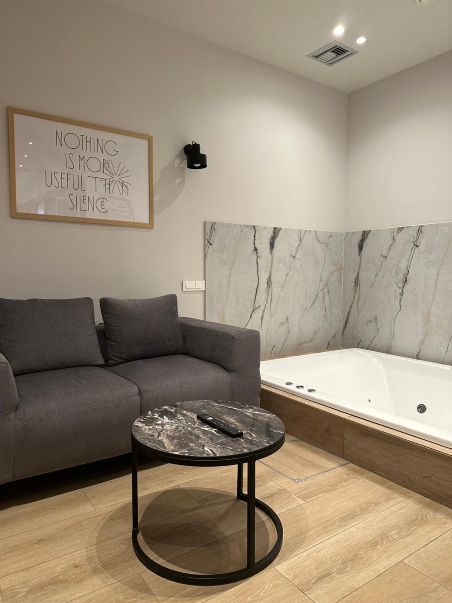 Belle Athenes - Luxury Rooms At Monastiraki Railway Station Exterior foto
